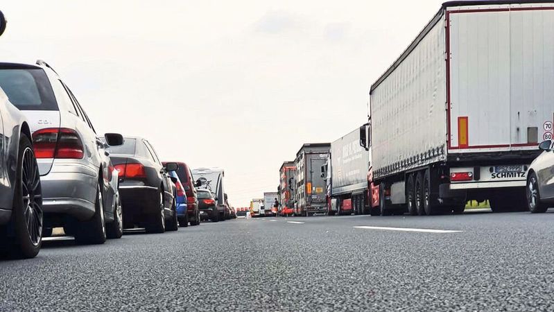 (Bild:  Stau /Dennis Schmid  / CC BY-SA 2.0)