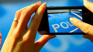 Die mobilen Endgeräte der Polizei sollen sowohl den hohen datenschutzrechtlichen Anforderungen gerecht werden als auch unkompliziert in der Handhabung sein und z.B. die Aufnahme von Unfallprotokollen erleichtern (Eugen Thome - stock.adobe.com)