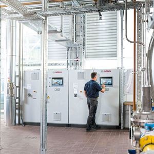 Der digitale Effizienzassistent MEC Optimize ist in dem Kesselsteuerschrank integriert.