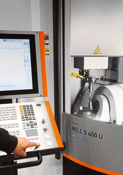 An dieser Stelle liegt der „magische“ Knopf für AMC-Funktion. Fräsmaschinen der Baureihen Mikron Mill X respektive S werden so über Hard- und Software neu kalibriert. (GF Machining Solutions)