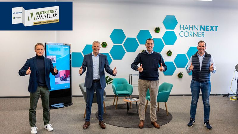 Die VW-Konzernmarken-Autohausgruppe Hahn Automobile mit Stammsitz in Fellbach punktete mit ihrem Pop-up-Store-Konzept und sicherte sich den Gewinn in der Kategorie Vertriebsformat. (Bild: Hahn Automobile)