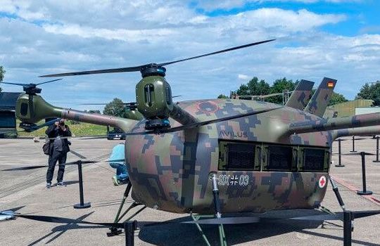 Jetzt war es soweit! Bundesverteidigungsminister Boris Pistorius hat das Innovationszentrum der Bundeswehr in Erding eröffnet. Es soll eine Hauptrolle dabei spiele, die Streitkräfte auf dem modernsten Stand zu halten. Dabei werden auch Drohnen und KI eine Hauptrolle spielen ...(Bild:  Verteidigungsministerium)