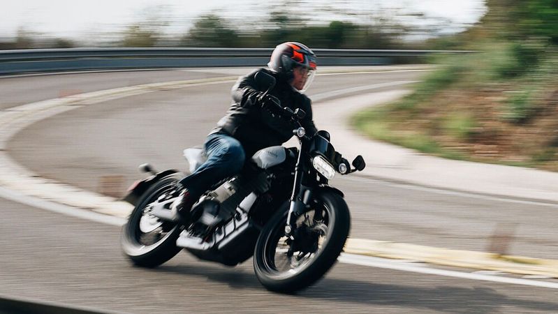 Mit der Livewire S2 Del Mar zeigt Harley-Davidson, dass Elektro-Motorräder im städtischen Umfeld durchaus ernst genommen werden müssen.(Bild:  Sam Nalven)