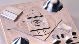 Das Maß der Dinge: Mit einen Mikroprüfwerkstück will NC Gesellschaft die Entwicklung von Maschinen für die Mikrozerspanung unterstützen. Bild: NC Gesellschaft (Archiv: Vogel Business Media)