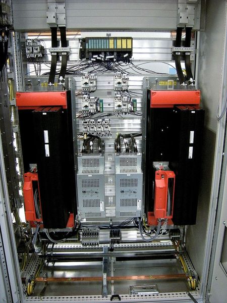 Bild 3: Der Schaltschrankbau bei Hörmann arbeitet mit Eplan Cabinet und erhält alle nötigen Informationen aus dem EEC – einschließlich automatischer Kabelkonfektionierung.  Bild: Hörmann (Archiv: Vogel Business Media)