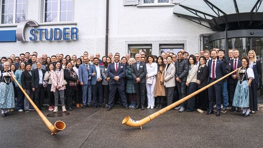 La conférence de presse annuelle de Fritz Studer AG s'est tenue à Steffisburg devant les représentants des médias internationaux sous la devise « Swiss Made ».(Source :  Fritz Studer AG)