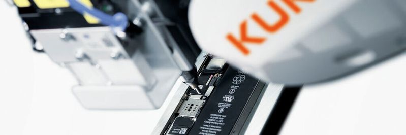 Der KR 3 AGILUS von Kuka gilt als der schnellste Roboter seiner Klasse. Seine hohe Flexibilität und Präzision ermöglichen effiziente Automatisierungslösungen für kleinste Bauteile. (Bild:  Kuka)