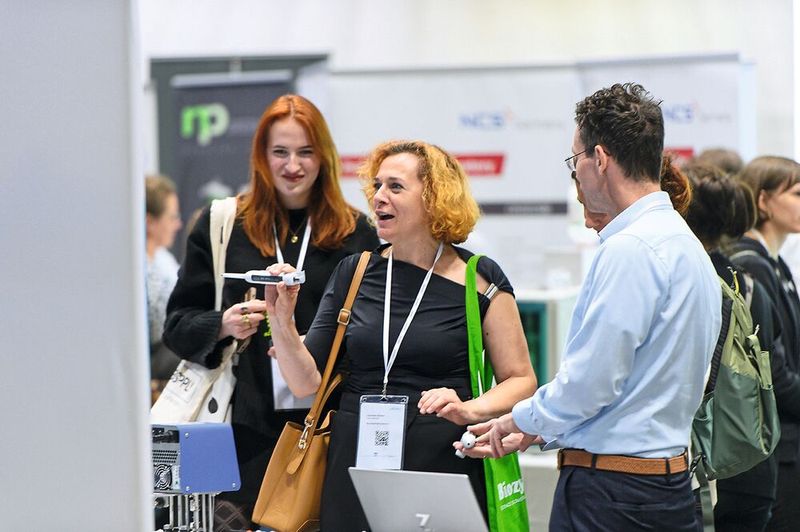 Auch auf der Messe waren Pipetten wieder einmal ein Besuchermagnet. Hier ließ sich das „Handling“ beim Liquid Handling live testen.    Mehr Infos zu den kommenden LAB-SUPPLY-Messen finden Sie auf www.lab-supply.info (Bild: Stefan Stark)