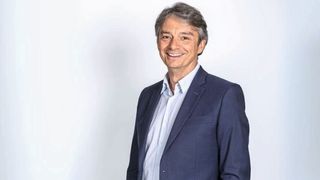 Pascal Daloz, CEO von Dassault Systèmes: „Wir werden die industrielle KI-Transformation anführen. Das ist kein kurzfristiges Ziel, sondern ein langfristiges Bekenntnis dazu, die Innovations-, Betriebs- und Wettbewerbsprozesse in der Industrie neu zu definieren.“ (Bild: Dassault Systèmes)