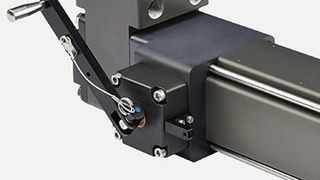 Der Linearantrieb EL120 entspricht der Atex-Richtlinie 94/9/EG der EU ebenso wie dem Ex-Schema der IEC. Er ist nach Class I, Div. 1, Gruppen B, C, D und T4 für gefährliche Umgebungen geeignet. (Bild: Exlar)