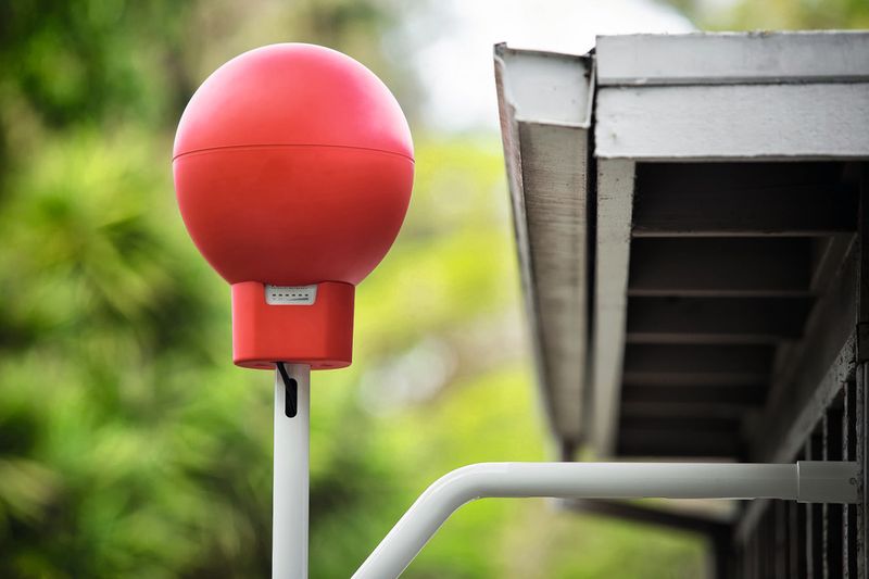 Rot und rund: Die eigens konstruierte Empfangsantenne für Web via Ballon (Google)