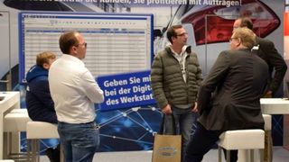 Auf dem Messestand der Coparts-Tochter GAS informierten sich die Interessenten über das Flottenmanagement.          (Rubbel)