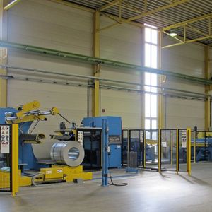 Neu in Betrieb ist eine Powerline S von Schuler beim Kantprofil-Hersteller Wirth in Landsberg bei Halle (Saale).(Bild:  Schuler)