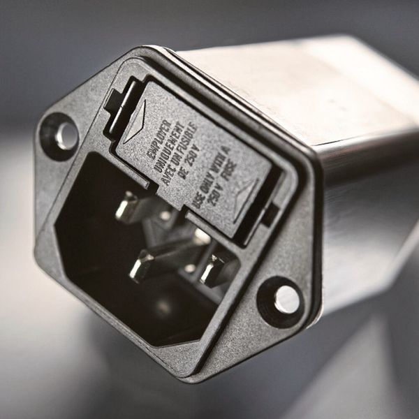 Weiss setzt auf Geräteeinbaustecker mit Filter von Schurter. Besonders oft verwendet wird das Modell KFA. (Schurter)