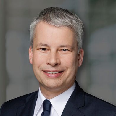 Schon kurz nach seiner Amtseinführung als Bundesverkehrsminister hat Steffen Bilger auch die Schirmherrschaft über die virtuelle Logistics Hall of Fame übernommen. (Bild: BMV/Tobias Koch)