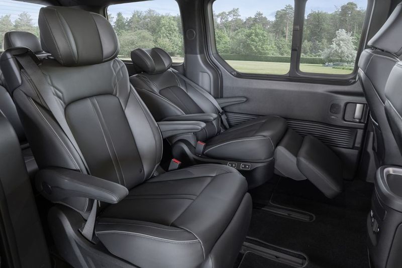 Die Sitze der zweiten und dritten Reihe lassen sich verschieben und mannigfach einstellen. (Bild: Hyundai)