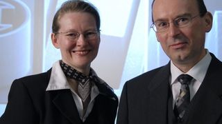 Andrea Urban und Franz Lärmer sind für ihr Plasmaätzverfahren zur Herstellung von MEMS mit dem Preis „European Inventor of the Year“ ausgezeichnet worden.  (Foto: Europäisches Patentamt)