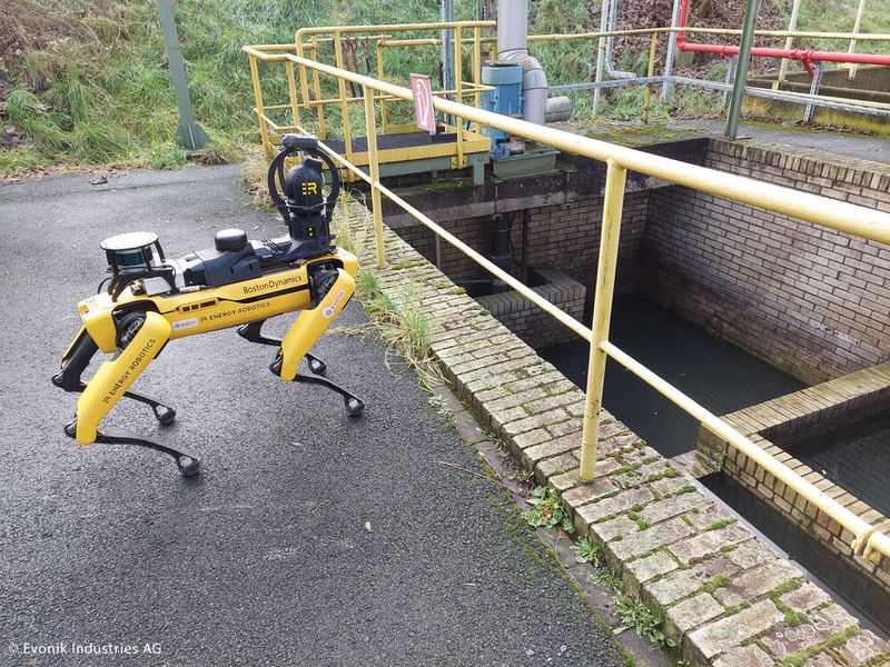 Evonik testet seit Januar einen autonomen mobilen Roboter zur Inspektion einer Versuchsanlage. (Bild: Evonik)