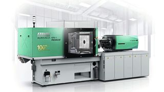 Das ist sie! Die Jubiläums-Spritzgießmaschine von Arburg. Sie markiert 100 Jahre Familienunternehmen Hehl. Es handelt sich hier um einen hybriden Allrounder 470 H. Lesen Sie, was diese Maschine für die Kunststoffverarbeitung besonders attraktiv macht. (Bild: Arburg)