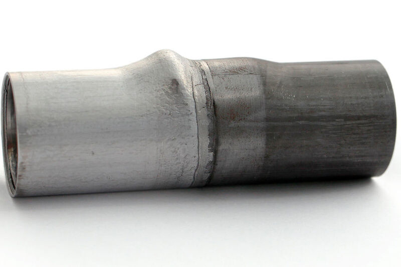 Erfolgreicher Umformversuch: Dieses Rohr besteht zur Hälfte aus Aluminium und zur Hälfte aus Stahl – die lasergelötete Fügezone hielt der Innenhochdruck-Umformung stand. (IPH)