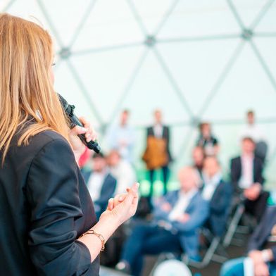 Die GNK ist eine Plattform für Austausch: Die Veranstalter haben das jährliche und bundesweite Treffen 2006 ins Leben gerufen.  (Bild: © Anton Gvozdikov – stock.adobe.com)