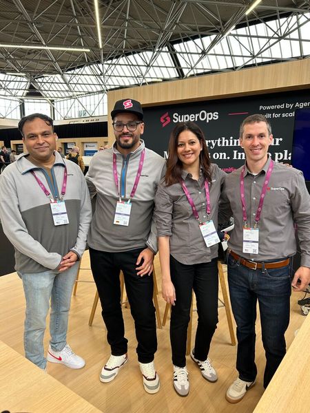 Groß vertreten war auch SuperOps mit (v. l.) Damo Vasudevan, Saber Borgi, Lakshmi Madhusudan und Clark Yates (alle SuperOps).  (Bild: Vogel IT-Medien)