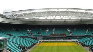 Das 1.000 Tonnen schwere Dach des Centre Court in Wimbledon öffnet und schließt sich auf Knopfdruck innerhalb von nur zehn Minuten. (Lapp)