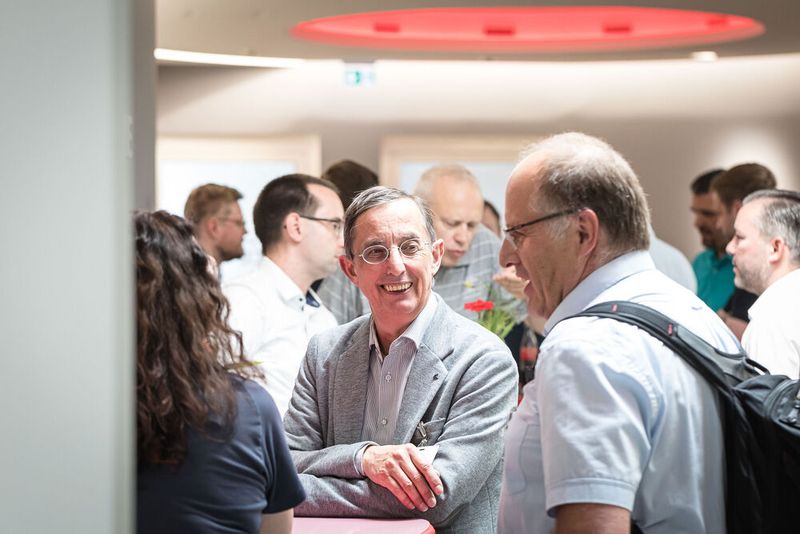 Anwenderkongress Steckverbinder 2023: Tag 1 mit Basisseminaren, Podiumsdiskussion und Posterslam. (Bild: Stefan Bausewein)