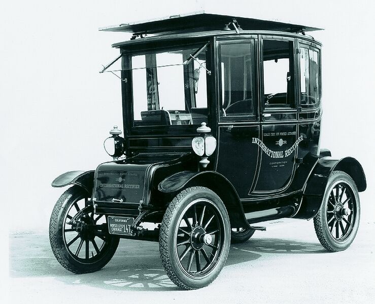 IR Solar King: Auf Basis des Baker 1912 entwickelte Eric Lidow das erste solarbetriebene Elektrofahrzeug. Das aufstellbare Solarpanel hatte 10 640 Solarzellen. (Archiv: Vogel Business Media)