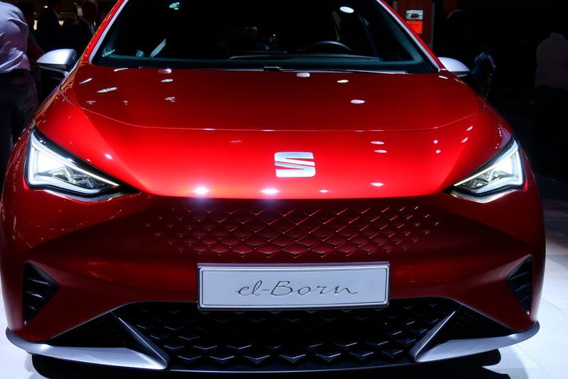 Ebenfalls in Frankfurt zu sehen ist der Seat El-Born, der als zweites rein elektrisches Auto im kommenden Jahr das Modellangebot erweitert. (Grimm/»kfz-betrieb«)