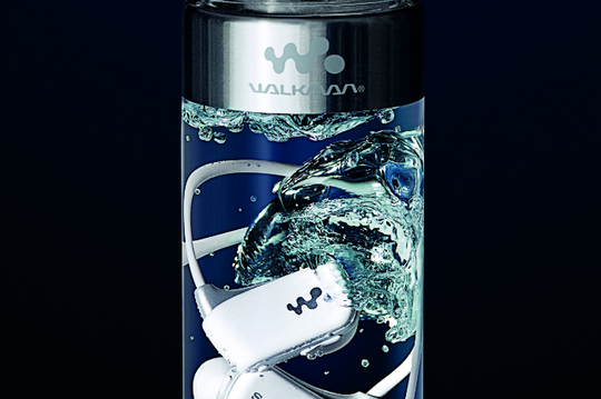 Sony hat die Bottled-Walkman entwickelt.(Quelle:  thestorefront.com)
