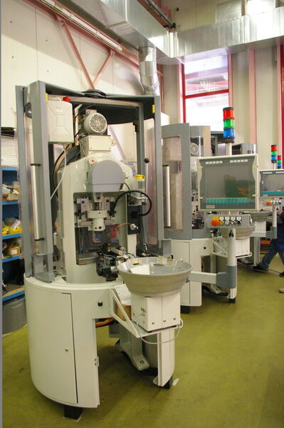 Dans les ateliers de Valprécision à Chalais (VS). Séries de machines conçue par MECATIS en cours de finition. (Image: MSM/JR Gonthier) (Archiv: Vogel Business Media)
