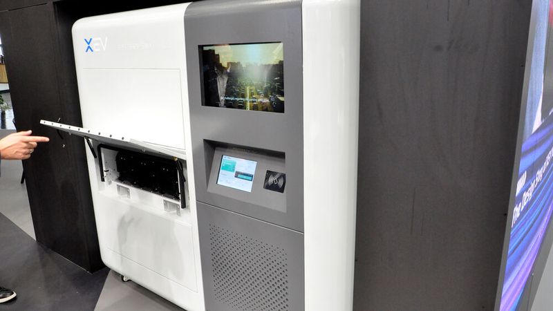 An speziellen Wechselstationen gibt es dafür vorgeladene, frische Akkus. (Bild: Wehner- VCG)