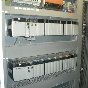 Ein Blick in den Schaltschrank bei Arkema.