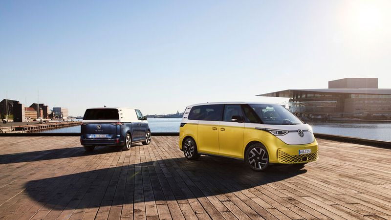 Der Antrieb des getesteten ID Buzz leistet 150 kW/204 PS. Die 82 kWh-Batterie soll bis zu 423 Kilometer Reichweite garantieren. Im später hinzukommenden Allradler dürfte ein über 90 kWh-Akku zum Einsatz kommen. (Bild: VW)