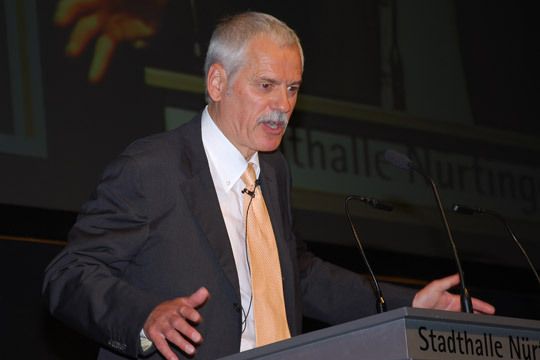 IFA-Chef Prof. Willi Diez konnte auch in diesem Jahr wieder hochkrätige Referenten in Nürtingen begrüßen. (Archiv: Vogel Business Media)