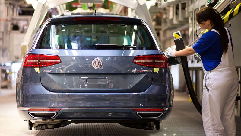 In wenigen Wochen soll die Produktion des Passat-Modellls in das Werk in Bratislava verlegt werden.(Bild:  VW)