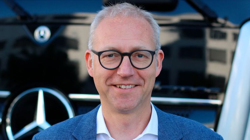 Volker Hüntrup, Leiter Own Retail Mercedes-Benz Trucks Europe: „Wenn wir unsere Produkte und Services kundengerecht entwickeln möchten, dann müssen wir ständig mit dem Kunden in Kontakt sein. Das geht nur mit einem eigenen Handelsgeschäft.“(Bild:  Daimler Truck)
