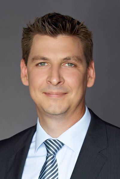 Zum 1. April 2019 verantwortet Stefan Knauf als Deputy Division Manager den Geschäftsbereich Industrial Automation Central Europe bei Mitsubishi Electric Europe. In dieser Funktion unterstützt er Christoph Zöller, Division Manager Central Europe, und zeichnet sich somit unter anderem mit verantwortlich für den Vertrieb, das Marketing und den Support für die Länder Deutschland, Österreich, Schweiz und Benelux.   

Stefan Knauf ist mit kurzer Unterbrechung seit 2006 für das Unternehmen Mitsubishi Electric tätig. Der Diplomingenieur sammelte seine umfangreichen Erfahrungen im EMEA Produktmarketing für Steuerungen und Bediengeräte, im internationalen Vertrieb für die Nahrungsmittelindustrie und seit 2016 als Leiter für  Product Management & Engineering für den Geschäftsbereich Industrial Automation Systems. Diesen wird er parallel auch weiterhin betreuen.  (Mitsubishi Electric)