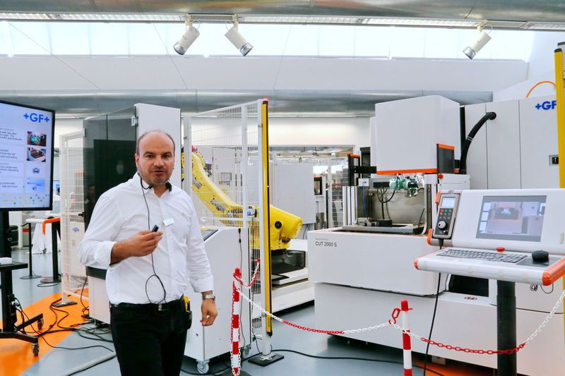 Neue Möglichkeiten der hochpräzisen Bearbeitung von Mikrobauteilen in verschiedenen Technologiefeldern mit der Cut 2000 S und der Cut 3000 S. (Anne Richter, SMM)