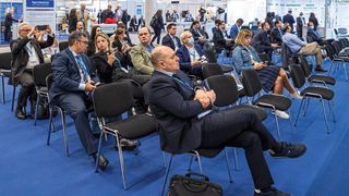 Ergänzend zur Messe liefert die Chemspec Europe mit einem hochkarätigen Konferenzprogramm wertvolle Einblicke in aktuelle Markttrends, laufende Forschungsprojekte und brandneue Innovationen. (Bild: Chemspec Europe)