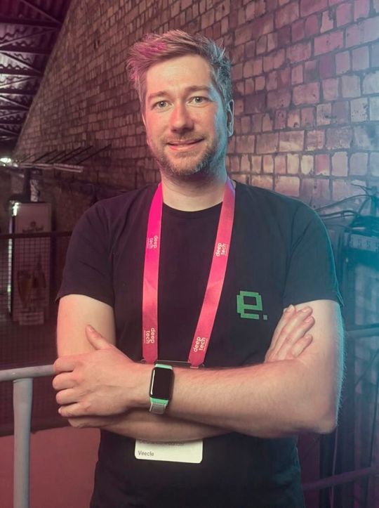 „Software-First ist die Zukunft.“ – Dr. Ing. Stefan Nürnberger setzt mit Veecle auf offene Entwicklung und OTA-Fähigkeit.(Bild:  Veecle)