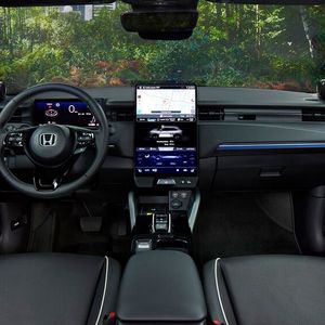 Der Innenraum des e:Ny1 wirkt aufgeräumt.(Bild:  Honda)