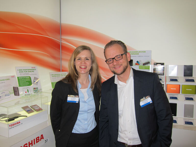 Stefan Wehrhahn und Julia Lepping, Toshiba (Bild: IT-BUSINESS)