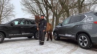 Lisa Drath wurde vom Autohaus Deckert als Markenbotschafterin mit Fahrzeugen ausgestattet. Die Reiterin ist 20-fache Deutsche Meisterin.  (Bild: Henning Drath)