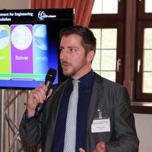 Auch CD-Adapco ist Anbieter von CAE-Engineering-Simulationswerkzeugen für Fluiddynamik und Wärmeübertragung. Zu den bekanntesten Produkten gehören STAR-CCM+ und STAR-CD, die in vielen Branchen zum Einsatz kommen (im Bild Patrick Lorenz). (Bild: Bausewein/PROCESS/PharmaTEC/Schüttgut)