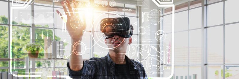 Immer mehr Berufsfelder werden künftig von der Digitalisierung profitieren können. Um bereits von Beginn des Berufslebens an auf die bevorstehenden Herausforderungen ideal vorbereitet zu sein, muss die digitale Bildung flächendeckend Einzug in die Berufschulen erhalten.(©  jayzynism - stock.adobe.com)