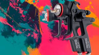 Die Füller-Pistole in der Black Edition als eine Art Vorband für den Hauptakt des Lackierens. (Bild: Sata)