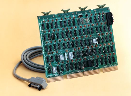 Erstling: Der General Purpose Interface Bus (GPIB) zur Automatisierung vom Messreihen. (Bilder: National Instruments)