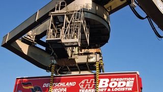 Starke Infrastruktur und „hoch hinaus“ – Umschlagterminal für den kombinierten Verkehr in München. (Bild: Kombiverkehr)